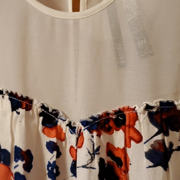 Sleeveless Top - Picture 4 of 6